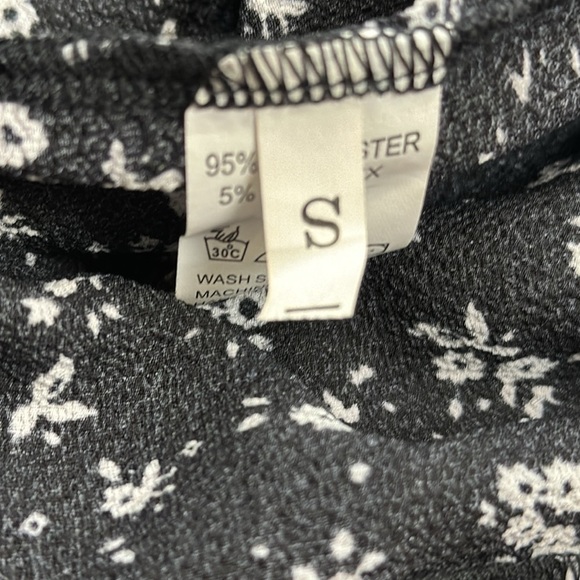 True Wrap Mini Skirt Ruffle Hem Lightweight Black White Ditsy Floral Print Small - Picture 10 of 11